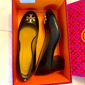 Brand new Tory Burch logo black heels